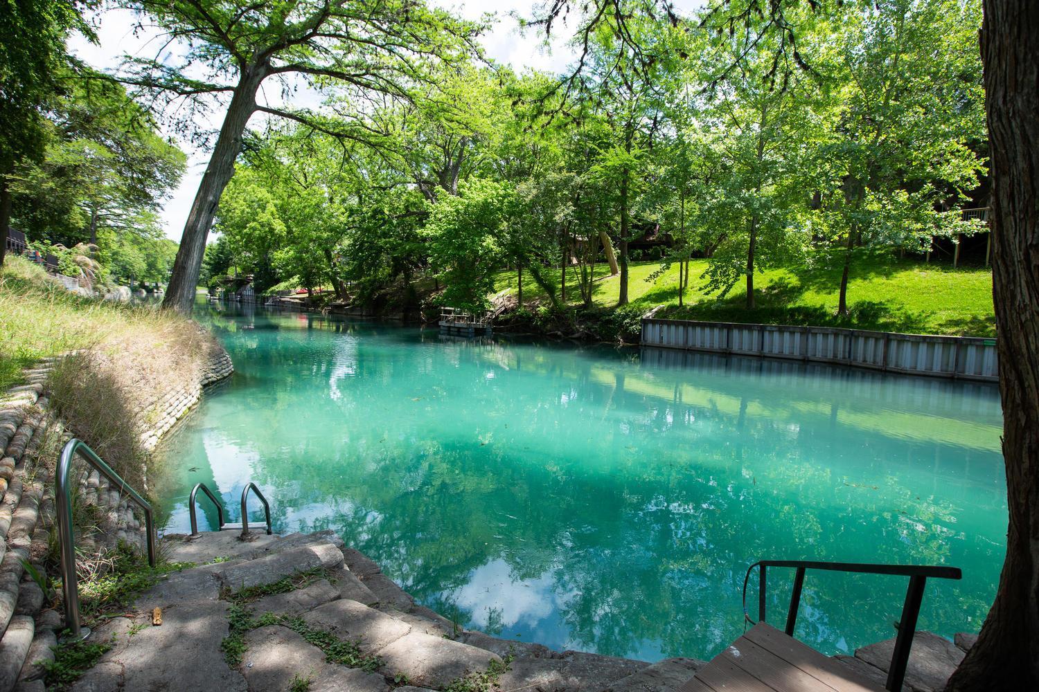 The Iron Cactus Condo On The Comal Cw C102 New Braunfels Exterior foto