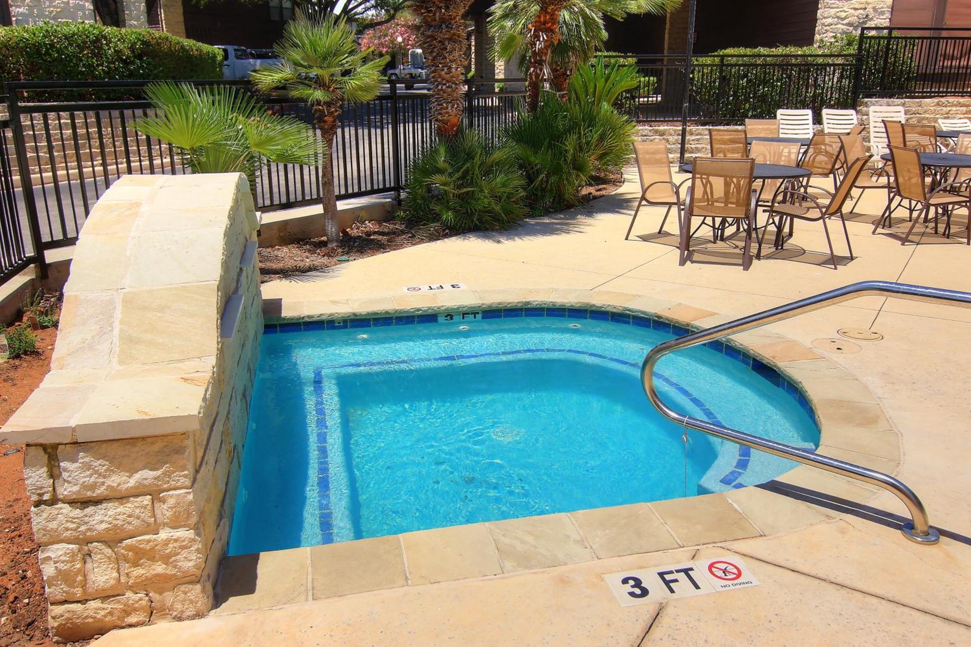 The Iron Cactus Condo On The Comal Cw C102 New Braunfels Exterior foto