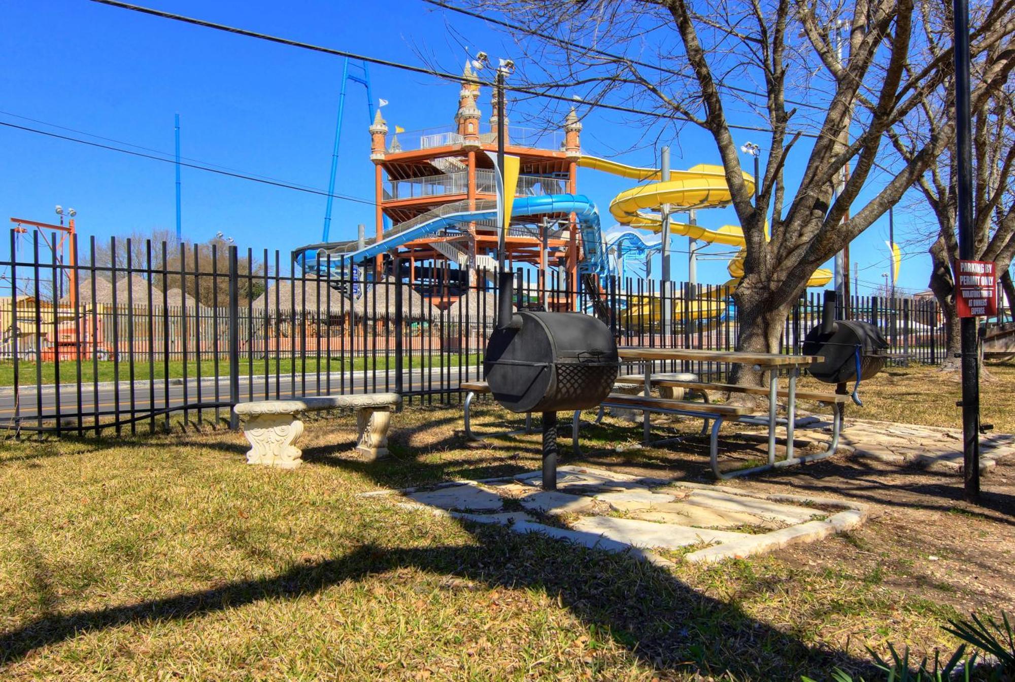 The Iron Cactus Condo On The Comal Cw C102 New Braunfels Exterior foto