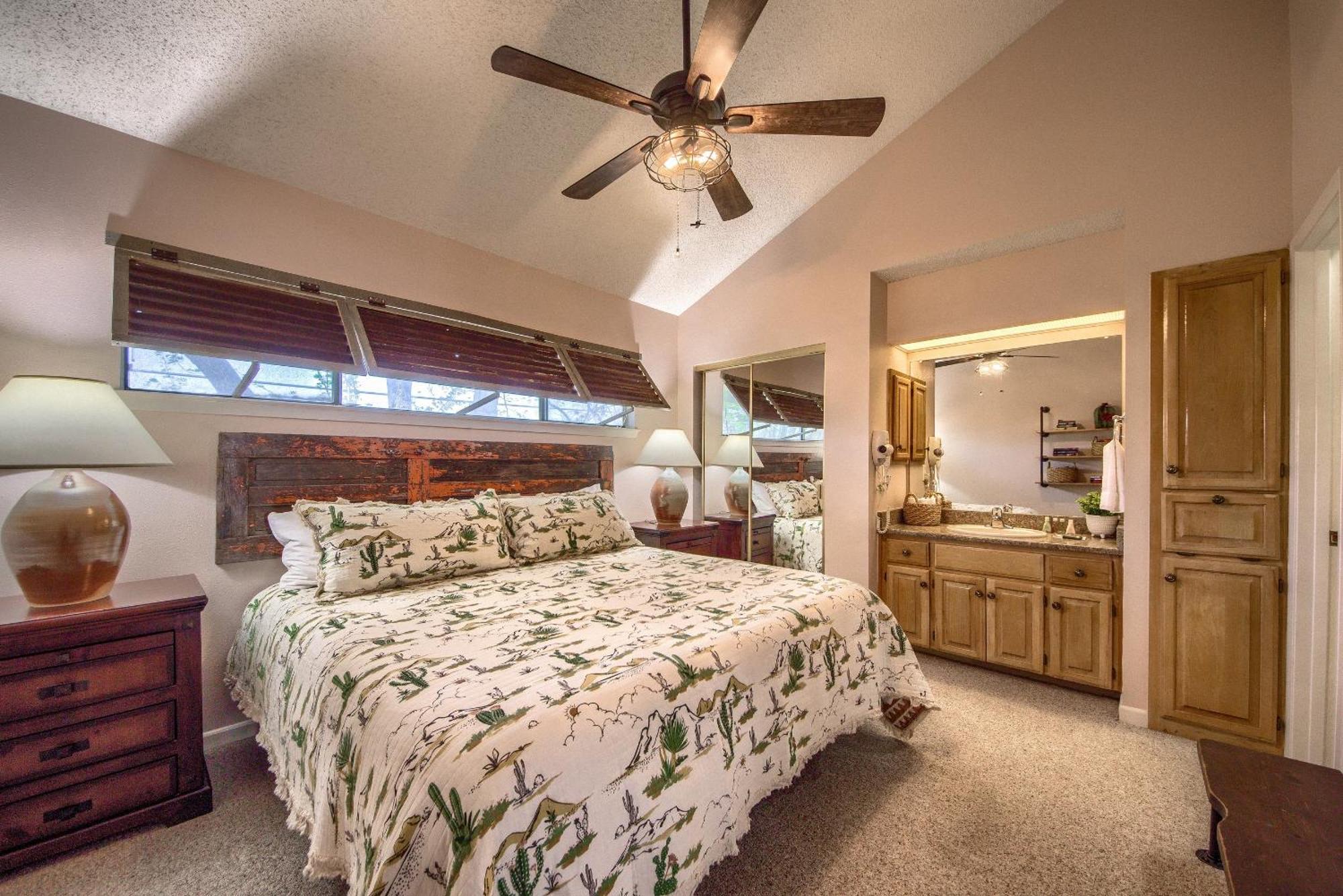 The Iron Cactus Condo On The Comal Cw C102 New Braunfels Exterior foto