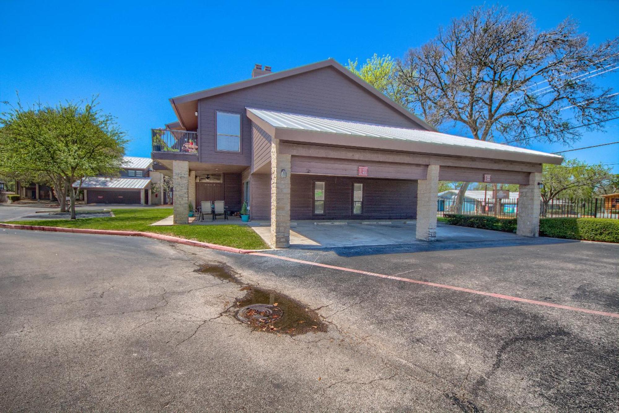 The Iron Cactus Condo On The Comal Cw C102 New Braunfels Exterior foto