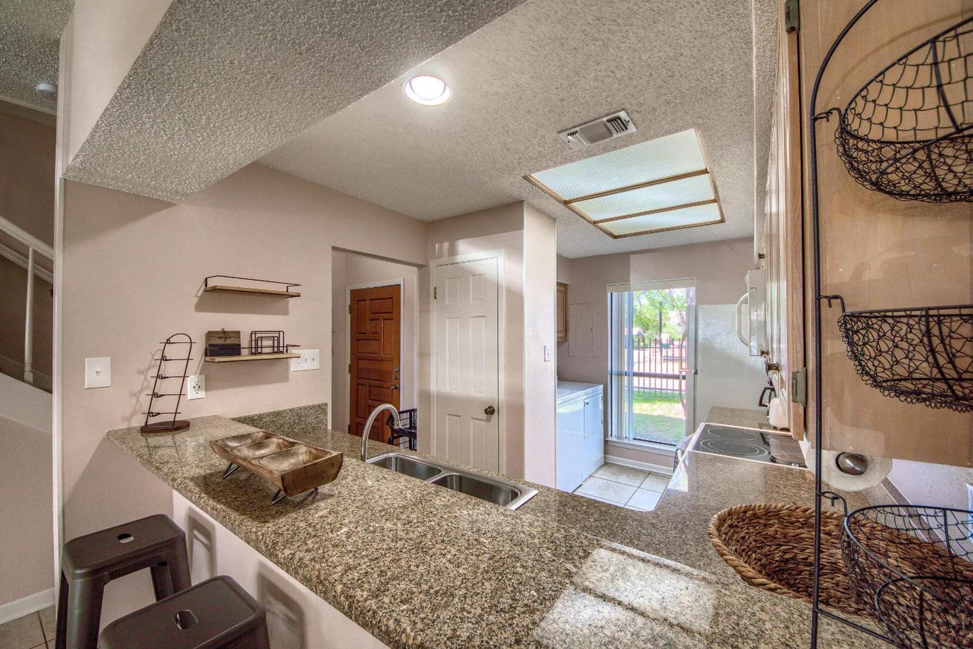 The Iron Cactus Condo On The Comal Cw C102 New Braunfels Exterior foto