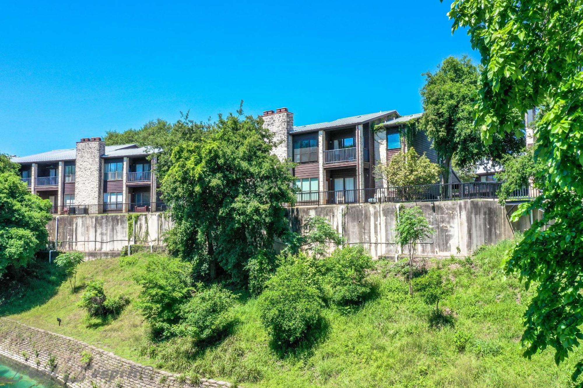 The Iron Cactus Condo On The Comal Cw C102 New Braunfels Exterior foto